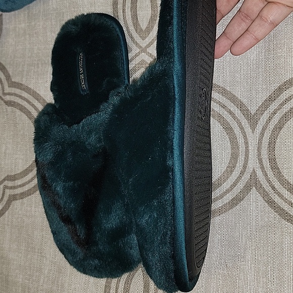 New green olive broidered Victoria's Secret set robe M/L and slippers  size S - Picture 3 of 11